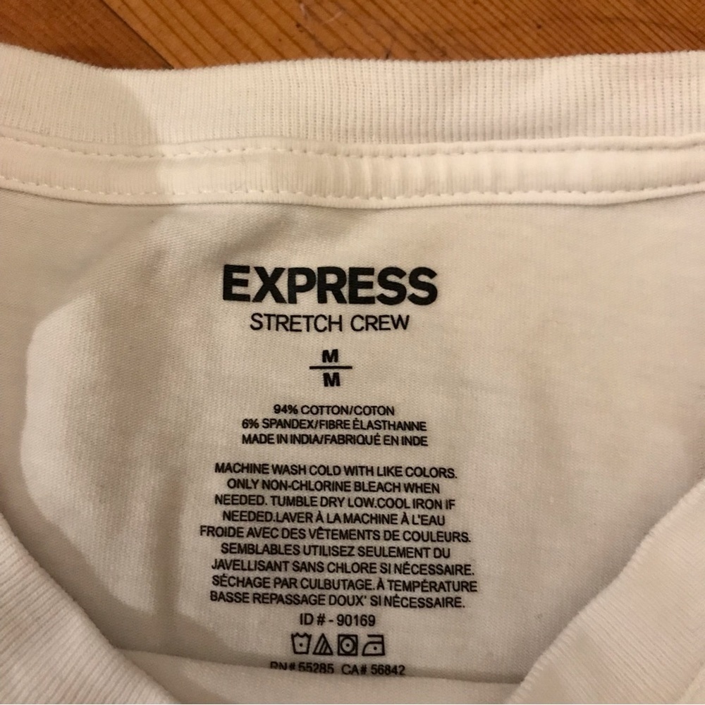 ▪️EXPRESS Basic White Tee - Picture 3 of 5